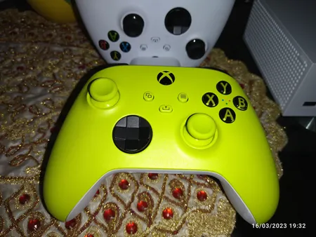 دسته بازی ایکس باکس مدل Pulse RED