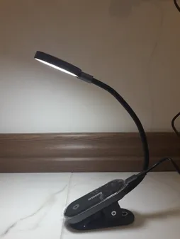 چراغ مطالعه باسئوس مدل DGRAD