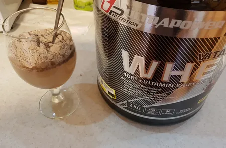 پودر وی پروتئین و پرمیکس ویتامین با طعم شکلاتی پگاه - 2 کیلوگرم