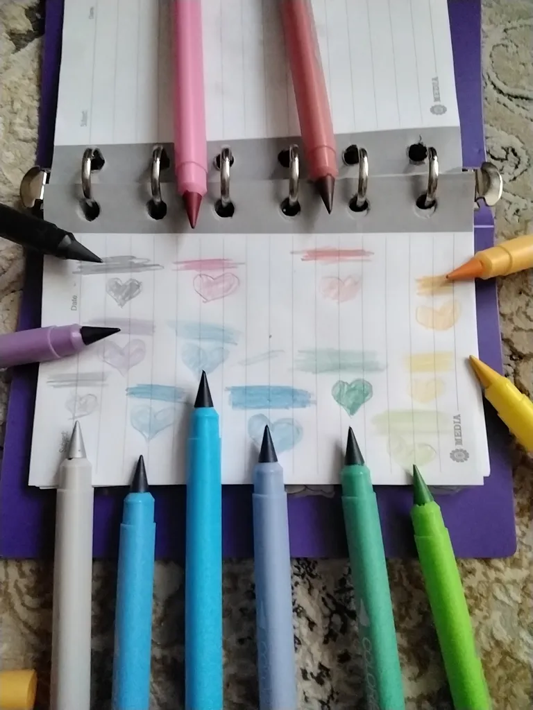 مداد رنگی 12 رنگ مدل بی نهایت