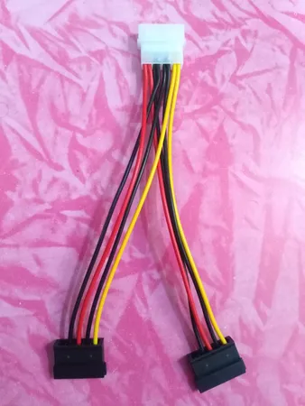 کابل تبدیل برق 4 پین به دو ساتا مدل TKC