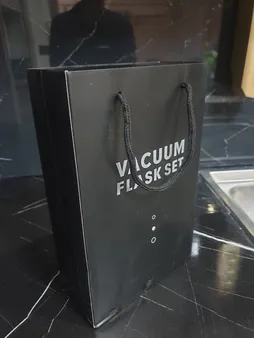 فلاسک مدل vacuum گنجایش 0.5 لیتر به همراه لیوان سفری بسته 3 عددی