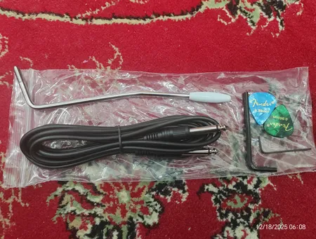 گیتارالکتریک فندر مدل اسکوایر سایز 4/4