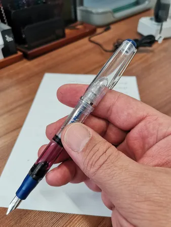 خودنویس دلار شفاف مدل 717i