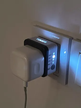 مبدل برق هوشمند کالا طرح تایمردار مدل HK-77