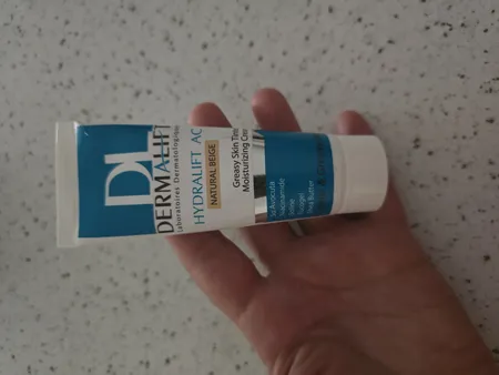 کرم مرطوب کننده رنگی درمالیفت مدل HYDRALIFT AC  مناسب پوست‌های چرب حجم 40 میلی لیتر