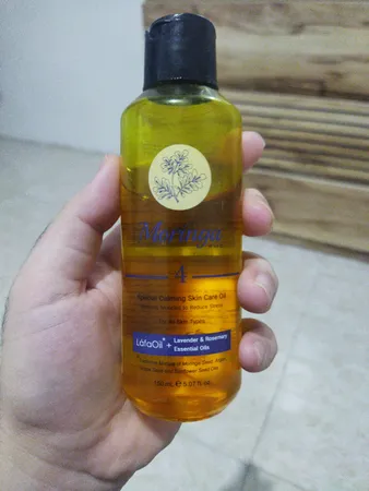روغن ماساژ آرام‌بخش پوست مورینگا اِمو مدل 4 مناسب برای انواع پوست حجم 150 میلی لیتر