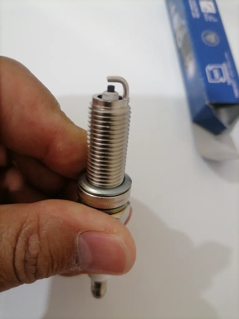 شمع خودرو نور مدل YRFNE مناسب برای یورو 4 بسته 4 عددی