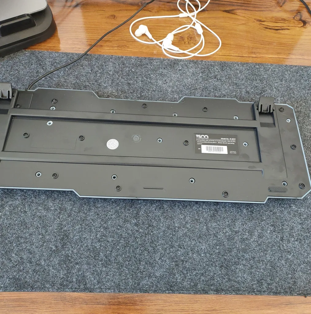 کیبورد تسکو مدل TK 8019، سوئیچ ممبران، Full-size، نورپردازی LED RGB