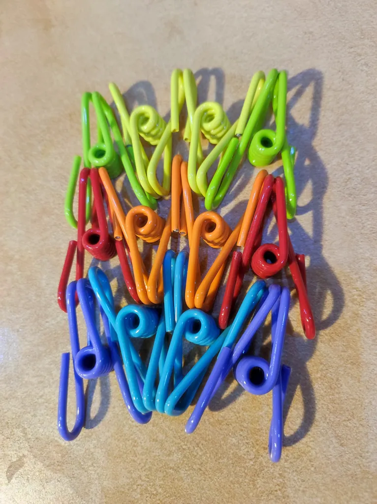 گیره لباس پنتری مدل فلزی روکش دار بسته 12 عددی