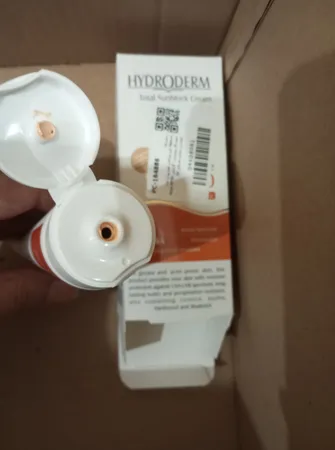 کرم ضدآفتاب هیدرودرم مدل Medium Beige SPF50، حجم 50 میلی‌لیتر