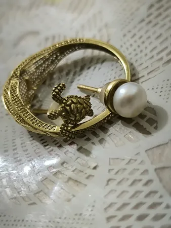 گوشواره میخی طلا 18 عیار زنانه بان گالری مدل لاکپشت و مروارید