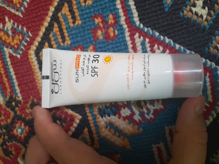 کرم ضدآفتاب و مرطوب‌کننده سی گل مدل Sunpro، حجم 40 میلی‌لیتر