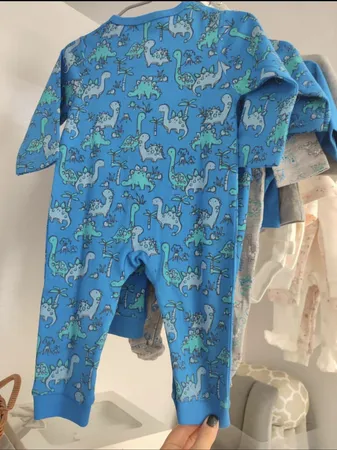 ست سرهمی و کلاه نوزادی فیورلا مدل دایناسور 10313