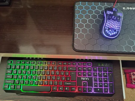 کیبورد تسکو مدل TK 8019، سوئیچ ممبران، Full-size، نورپردازی LED RGB