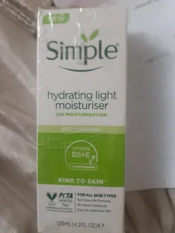 کرم آبرسان سیمپل مدل light حجم 125 میلی‌لیتر