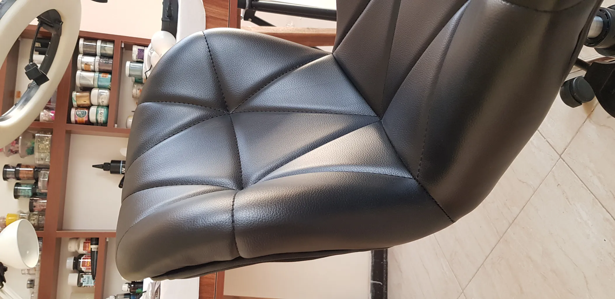 صندلی هوگر مدل چرخشی طرح چرمی