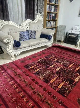 فرش ماشینی هیوا طرح بلوچ کد 3-219 زمینه لاکی