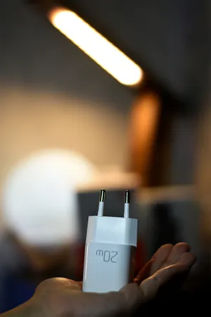 شارژر دیواری 20 وات مک دودو مدل CH-402