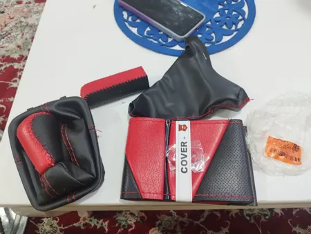 روکش فرمان کاور پلاس مدل PR-LUXE-RD به همراه سردنده وگردگیر و روکش ترمزدستی و کاور سویچ مناسب برای پراید