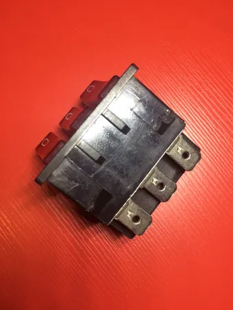 کلید سه پل مدل تک حالته چراغدار