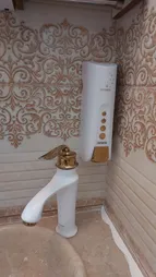 پایه رول دستمال کاغذی بنتی مدل دکورال به همراه جا مایع