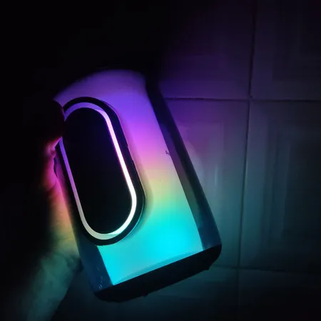 اسپیکر بلوتوثی قابل حمل مدل R-G-B LIGHT- up