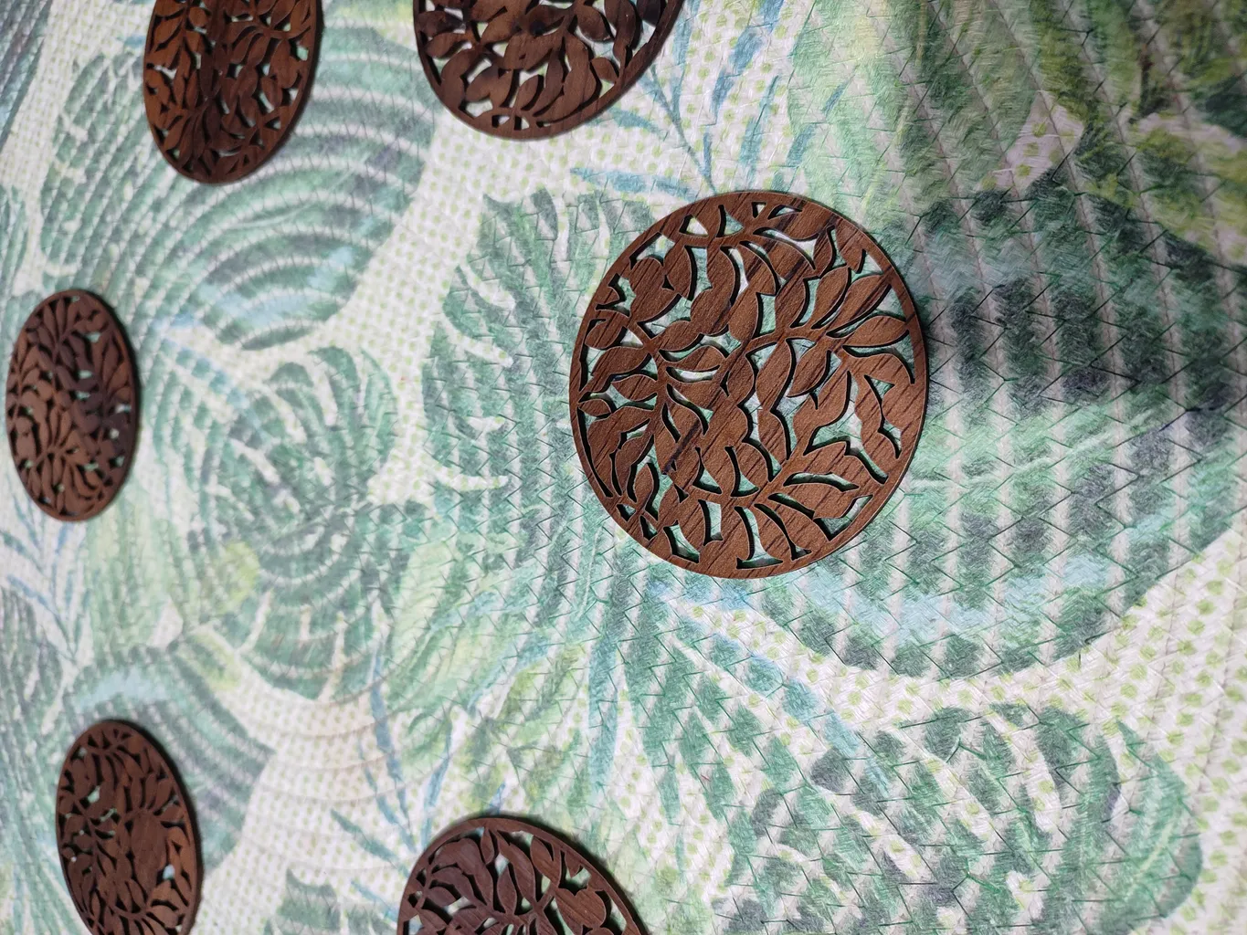 زیر لیوانی مدل فروردین کد ZW1082 بسته 6 عددی