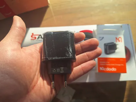 شارژر دیواری 20 وات مک دودو مدل CH-7170