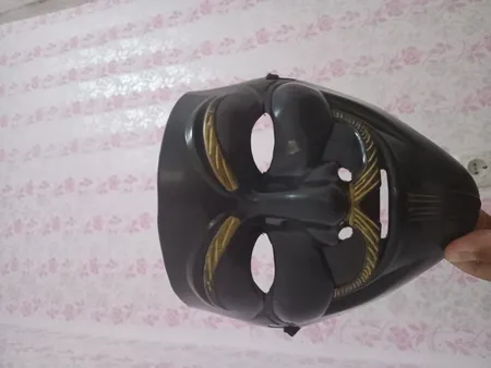 ماسک ایفای نقش مدل وی