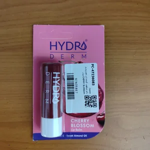 تجریه خرید بالم مرطوب کننده لب هیدرودرم مدل CHERRY BLOSSOM