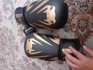 تجریه خرید دستکش بوکس ونوم مدل ven2m