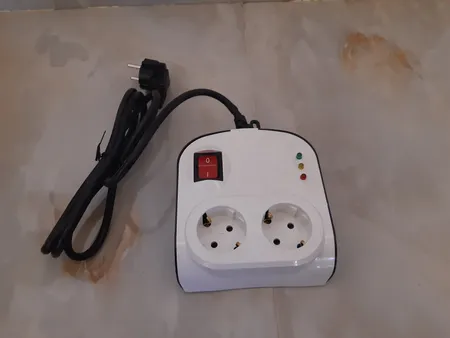 محافظ ولتاژ پارت الکتریک مدل 8787