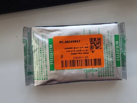 فیلم چاپ سریع مخصوص دوربین فوجی فیلم مدل Instax Mini white