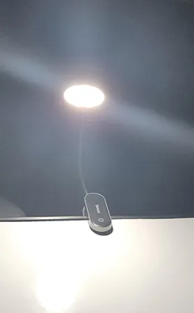 چراغ مطالعه باسئوس مدل DGRAD