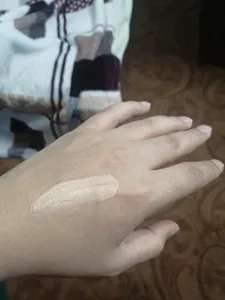 تجریه خرید کرم ضد آفتاب رنگی شون، 50 SPF، مدل Herbal Origin، مناسب پوست خشک تا نرمال تنالیته رنگ متوسط و حجم 50 میلی‌لیتر، محافظت کننده در برابر اشعه UVA، UVB، IR، بافت سبک و فاقد چربی، بدون ایجاد سفیدی، آبرسان، ضد التهاب و قرمزی، نرم کننده، با ماندگاری 2 ساعته