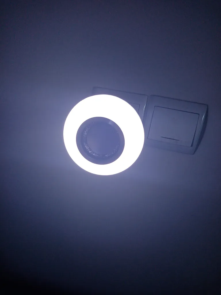 لامپ و اسپیکر بلوتوث هوشمند کد Smart LED Music Bulb