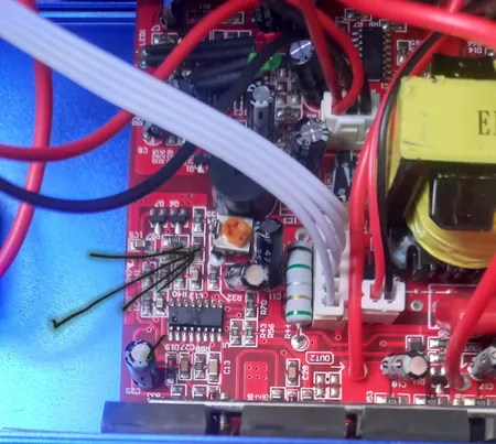 مبدل برق خودرو باس مدل BS123 TYN254-3 ظرفیت 3000 وات