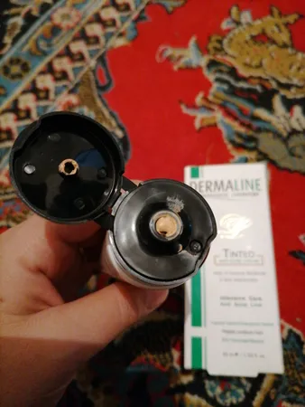 کرم ضد جوش درمالاین مدل Tinted حجم 45 میلی لیتر