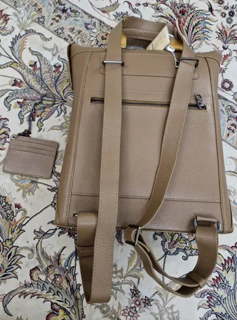 کوله پشتی زنانه چرم مشهد مدل V5004-001 به همراه جاکارتی