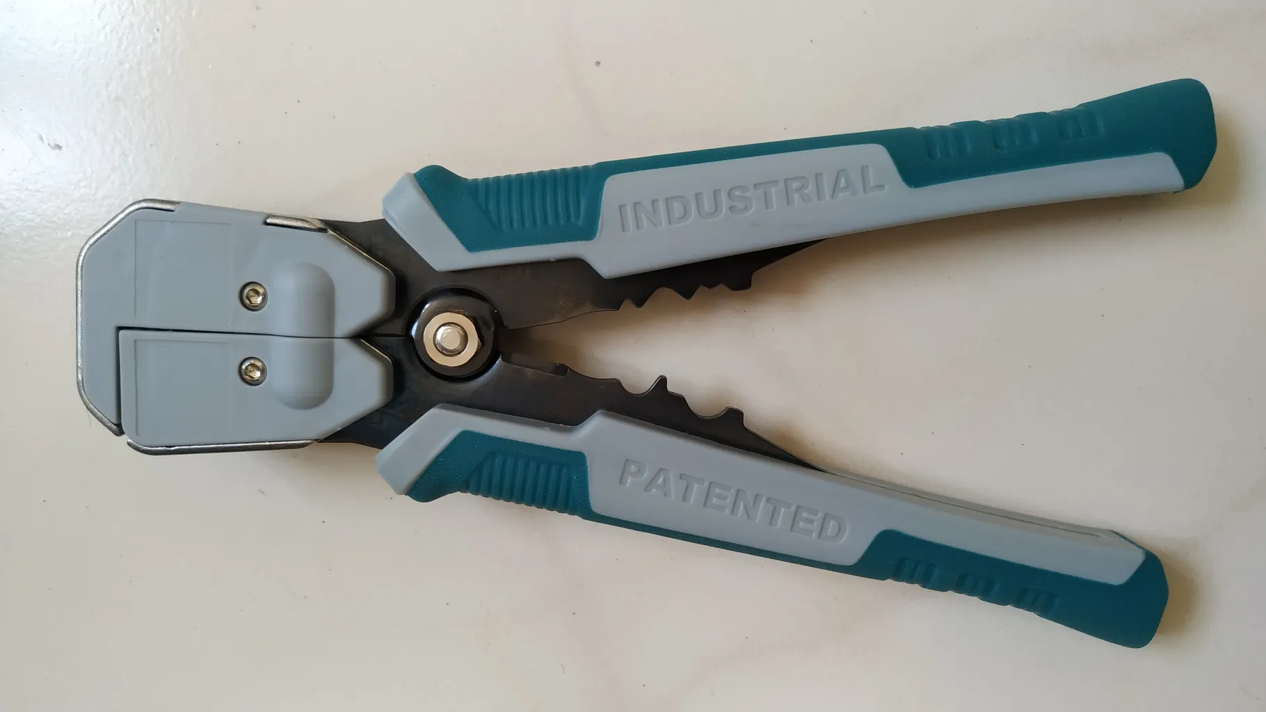 انبر سیم لخت کن اتوماتیک توتال مدل THT15246 سایز 210 میلی متر