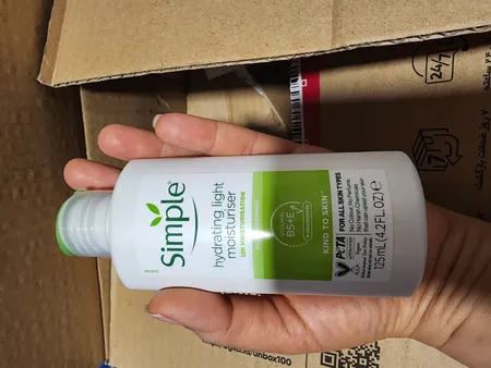 کرم مرطوب‌کننده سیمپل مدل light حجم 125 میلی‌لیتر