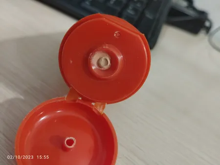 کرم ضد آفتاب رنگی آردن سان، SPF 30، مدل Light Beige، مناسب انواع پوست با تنالیته روشن و حجم 50 میلی‌لیتر، ضد آب، محافظت‌کننده در برابر اشعه‌های UVA و UVB، ضد لک، دارای فرمولاسیون ویتامین‌های C و E، با ماندگاری 2 ساعته