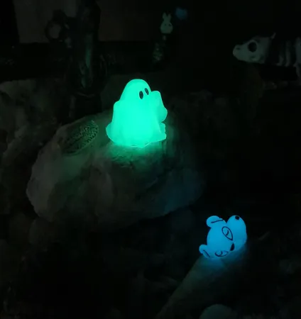 مجسمه رزینی مدل روح شبتاب