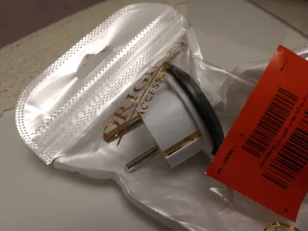 مبدل برق 3به2 هوشمند الدینیو مدل SCW1050