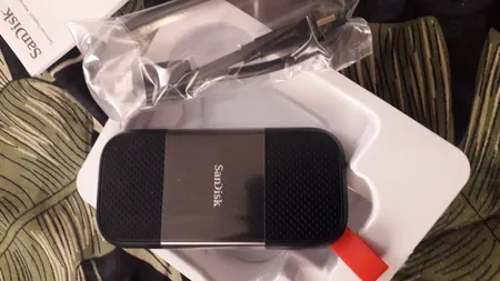 اس اس دی اکسترنال سن دیسک مدل PORTABLE E30 ظرفیت 2 ترابایت رابط USB 3.2 Gen2