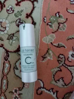سرم ضد چروک و روشن کننده لافارر مدل Vitamin C حجم 30 میلی لیتر