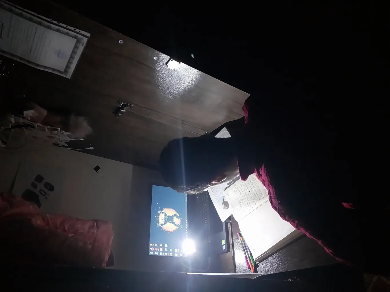 چراغ مطالعه مدل فضانورد کد 01