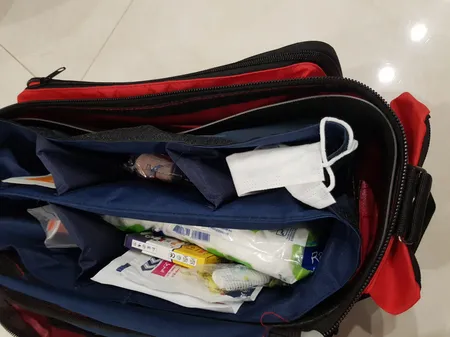 کیف کمک های اولیه مدل Emergency Bag