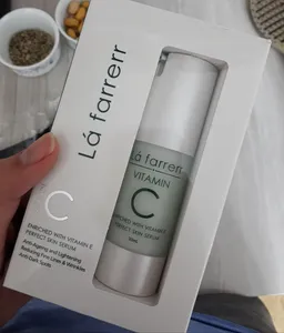تجریه خرید سرم ضد چروک و روشن کننده لافارر مدل Vitamin C حجم 30 میلی لیتر